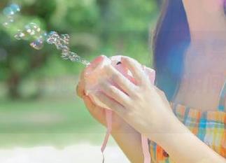 普美(bomi)最新男友视角写真集更新，快来一起看看她生活中的可爱瞬间吧！.txt