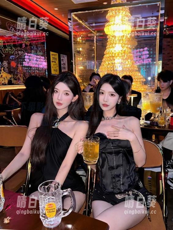 月下摄影 - 与秀秀女王同游，无圣光写真图包展现独特魅力！.txt