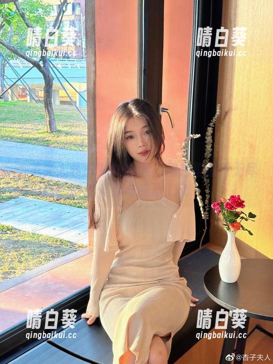 杏子夫人私拍眼中的JK：图包里藏着无尽的美丽与感动.txt