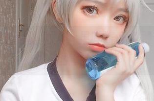瞬间点燃你的夏天，果咩酱w免费作品等你来欣赏！.txt