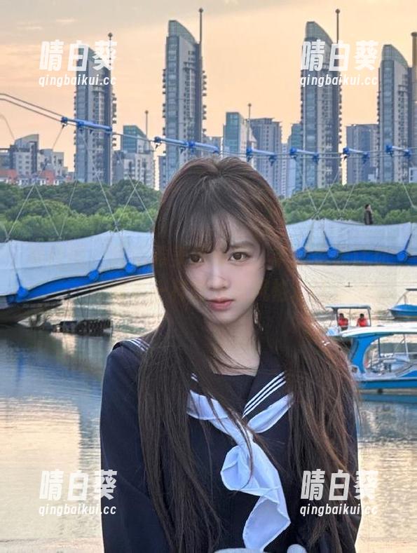 果团网 - 周妍希美腿专题，丰富资源让你领略不一样的图库风格.txt