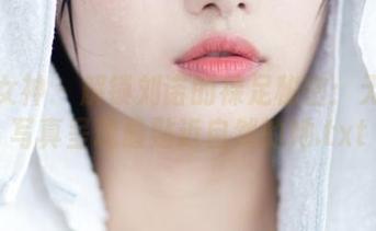 梦丝女神 – 解锁刘诺的裸足秘密：无圣光写真呈现最贴近自然的她.txt