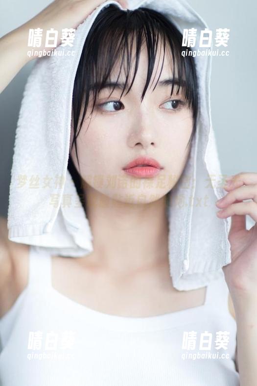 梦丝女神 - 解锁刘诺的裸足秘密：无圣光写真呈现最贴近自然的她.txt