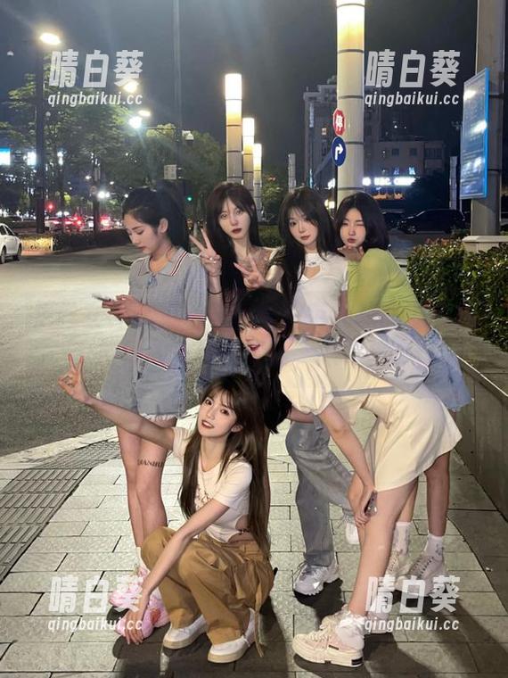 梦丝女神 - 追踪晓晓女神范儿的高清图片，笑梗和美丽双丰收，来吧！.txt