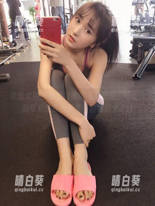 梦丝女神 - 走近灵唯的私拍美图，感受瑜伽带来的身心蜕变与自我启发.txt