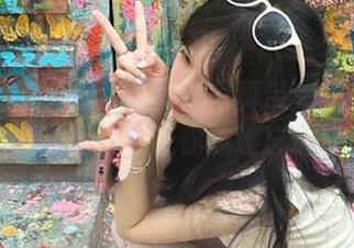梦丝女神 – 香萱白衬衫写真带来绝美瞬间，丰富美图资源让你流连忘返！.txt