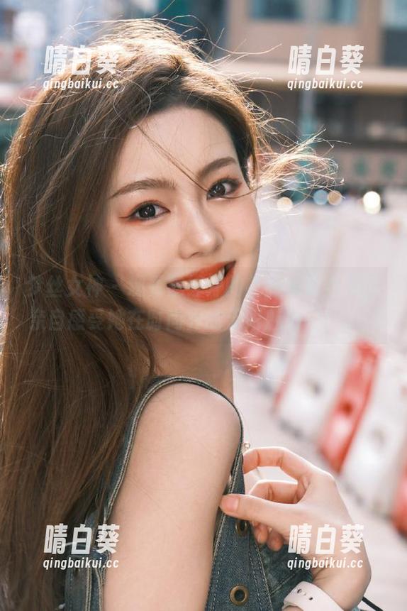 梦丝女神 - 观看魏婷婷的礼服写真合集，亲自感受她在时尚界的无限魅力吧！.txt