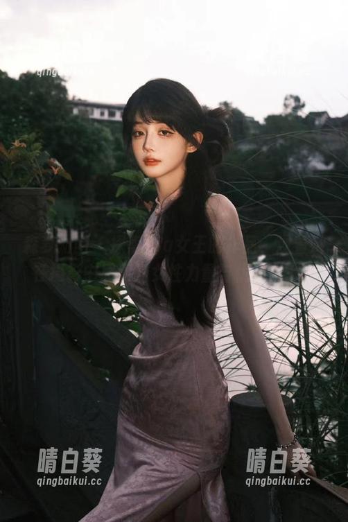 森萝财团 - 探索Sia女王的作品，观看她在摄影中展现的女性力量与优雅。.txt