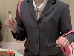 富有创意的森萝财团：体操服黑丝写真，瞬间化身为你桌面上的绝美壁纸！.txt
