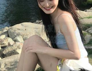模范学院 – 夏玲蔓独家图集更新：裸足之旅，捕捉自然与美的完美交融.txt