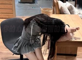 模范学院 – 想看李可可眼镜作品集原图吗？小心你的心脏，时尚圈的逆天搭配等着你！.txt
