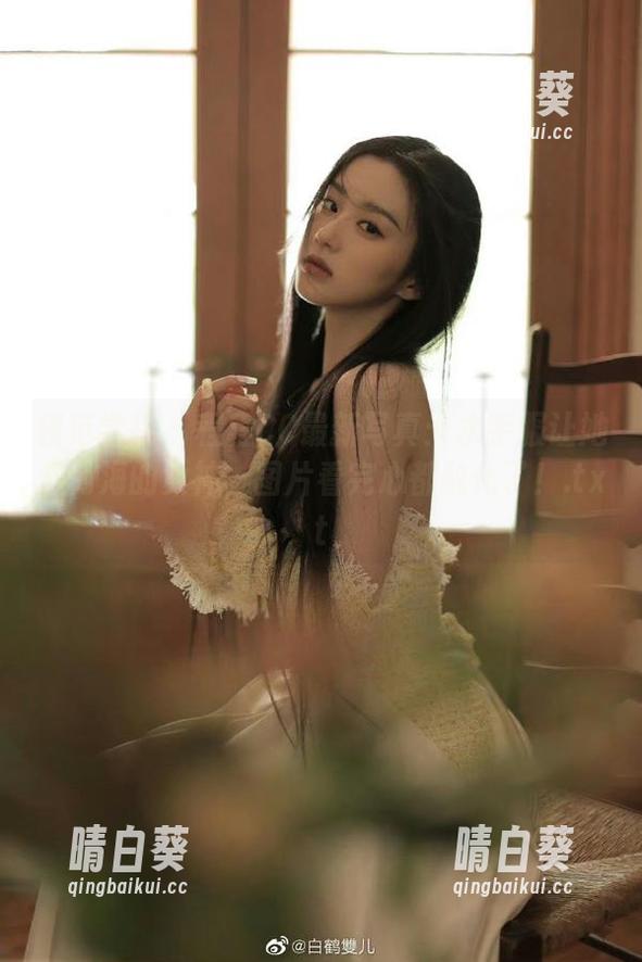 模范学院 - 程程CC最新写真：水手服让她成为海的女神，图片看完心都融化了！.txt