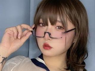 下载次屁啦的小恶魔写真，给你的生活增添一抹色彩.txt