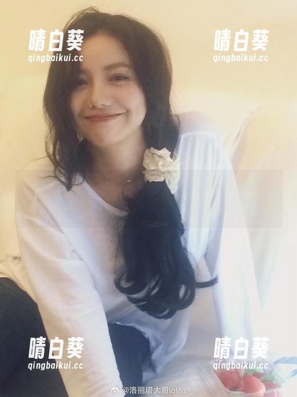 最新写真集发布！洛丽塔大哥与她的女仆们，探索奇幻领域的美丽与神秘！.txt