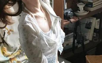 爱蜜社 – “LalaBaby啦啦”倾情献上：让我们一起赏析裤里丝写真图包.txt