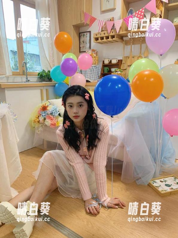 爱蜜社 - 爱在每一帧：下载luvian本能套装图片，捕捉她的优雅与可爱！.txt