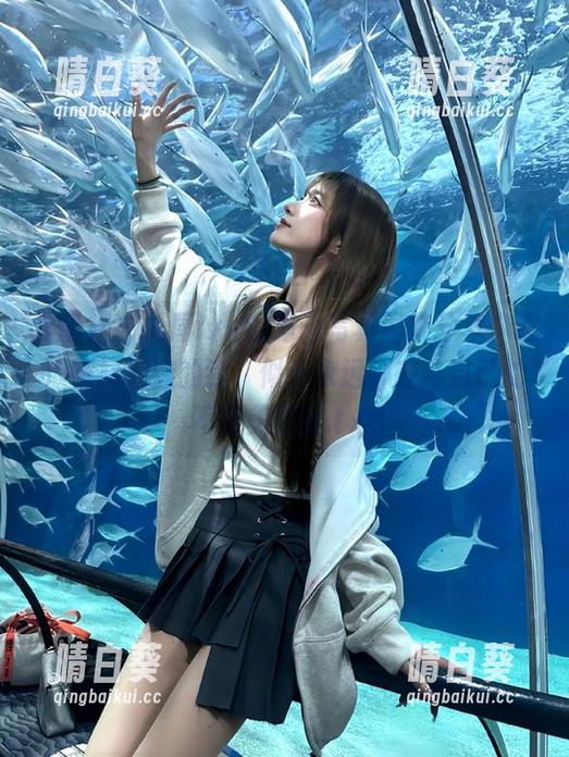 爱蜜社 - 九尾Ivy的海边写真图集分享：在浪花间翻滚的我，似乎永远都在与自己的不完美共舞.txt