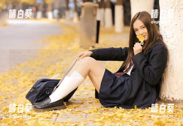 爱蜜社 - 在兜豆靓Youlina的日常生活中探索美图的无穷魅力，感受她写真中的温暖与真实.txt