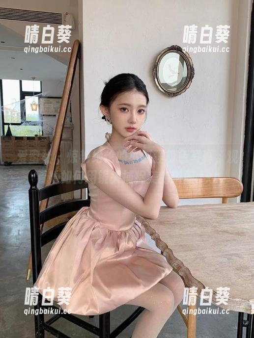 爱蜜社 - 惊艳绝伦的小狐狸粉色写真，观看她如何用镜头捕捉美的瞬间.txt