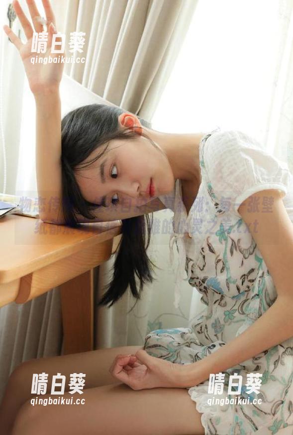 物恋传媒 - 佳琪自拍写真系列：每一张壁纸都展现自信与优雅的心灵之美.txt