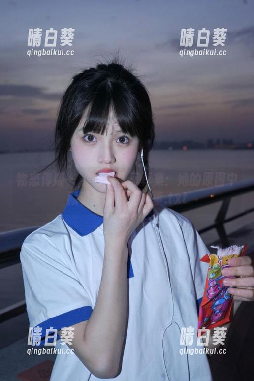 物恋传媒 - 小昭短裙写真集：她的原图中藏着梦幻般的故事.txt