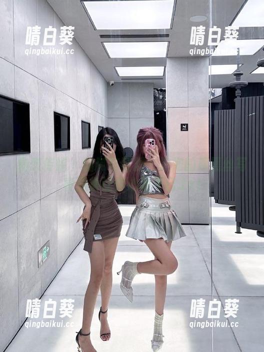 物恋传媒 - 细腻与狂野：泡泡的厚黑丝写真图集让你心动不已.txt