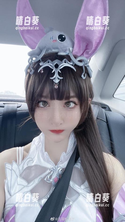 捕捉王羽杉学姐的美丽瞬间，下载她的写真全集，绝不后悔！.txt