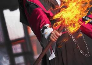疯猫ss的创意之旅：穹妹海边Cos作品，带你进入一个色彩斑斓的夏季梦境.txt