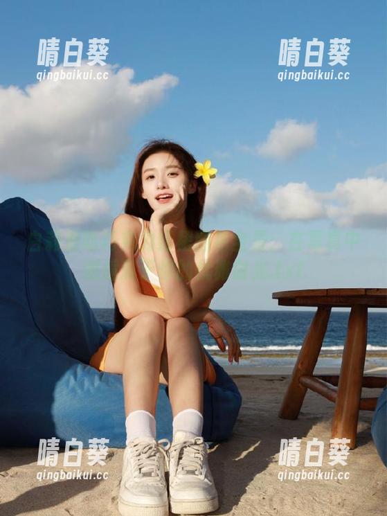 白莉爱吃巧克力红裙图包全景：在写真中邂逅属于你的优雅时光.txt