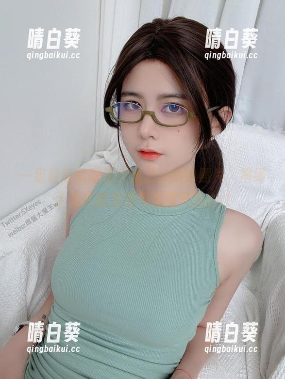 一组最新的眼酱大魔王w婚纱照片，演绎了无尽的浪漫与优雅气息.txt
