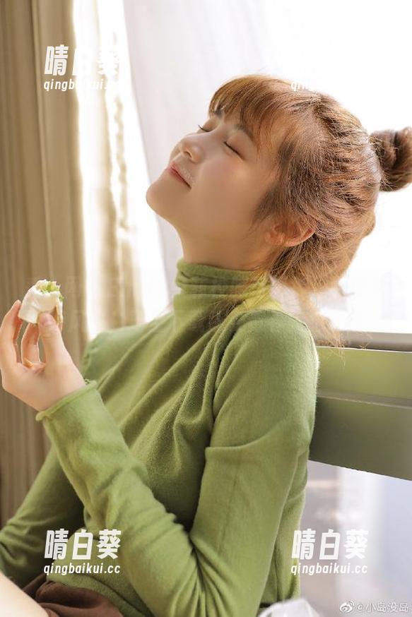 秀人网 - Emily尹菲校服写真集，展现独特风格，马上下载感受青春气息.txt