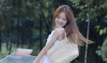 秀人网 – 观看Erikaki的比基尼写真，原图展现她的自信与优雅！.txt