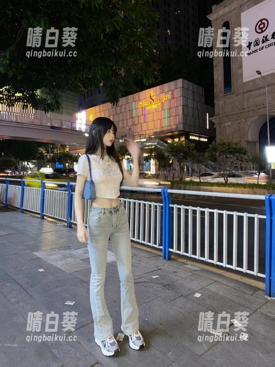 秀人网 - 免费领取FoxYini孟狐狸泳衣性感图包，畅游在海滩的梦幻世界！.txt