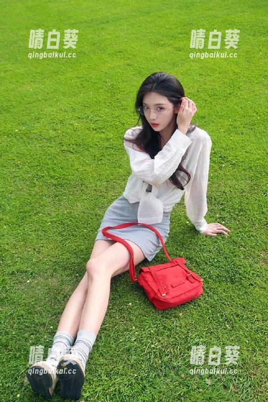秀人网 - 纵情校园：FoxYini孟狐狸校服写真集，免费下载珍藏版！.txt