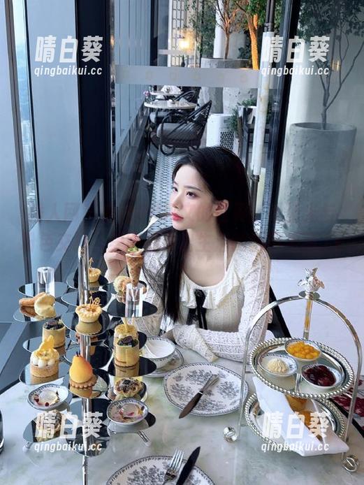 秀人网 - 走进UU阿文的世界，无圣光与粉色交织，美图描绘出生活的极致美丽.txt