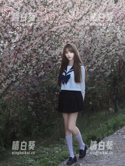 秀人网 - 于诺诺ise的办公室写真系列，优雅美图与职场风尚的完美结合.txt