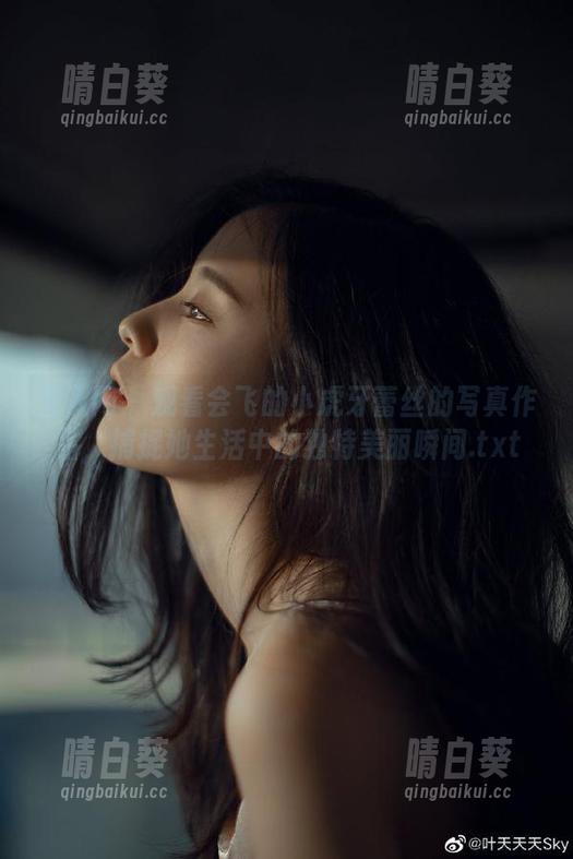 秀人网 - 观看会飞的小虎牙蕾丝的写真作品，捕捉她生活中的独特美丽瞬间.txt