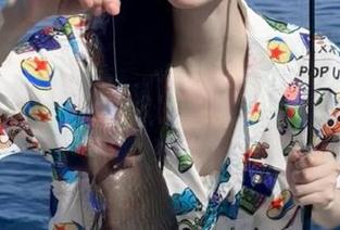 秀人网 – 一衣多穿，快来看看可儿kayen的连衣裙图包分享，实用性与美丽兼并！.txt