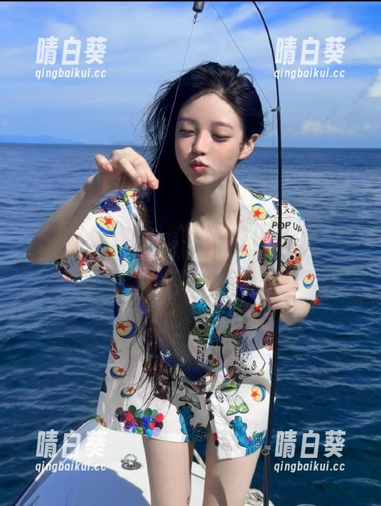 秀人网 - 一衣多穿，快来看看可儿kayen的连衣裙图包分享，实用性与美丽兼并！.txt