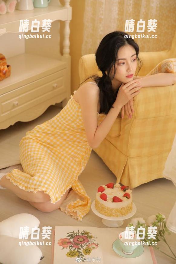 秀人网 - 捕捉吴雪瑶旗袍的每一个瞬间：私拍原图带来的视觉盛宴.txt