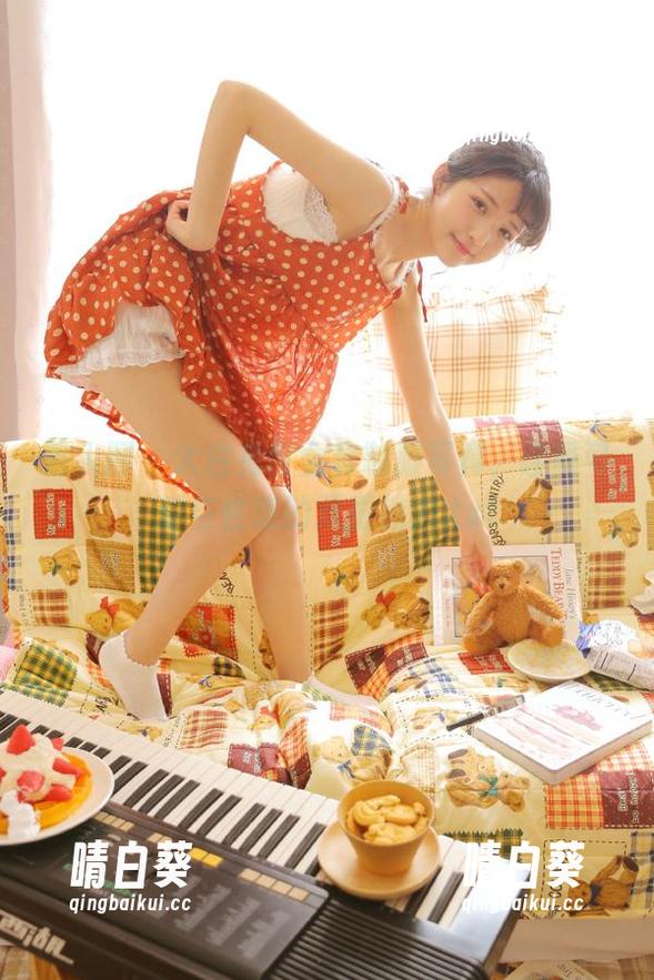 秀人网 - 大白兔吖全套制服写真，诠释可爱与性感的双重魅力.txt