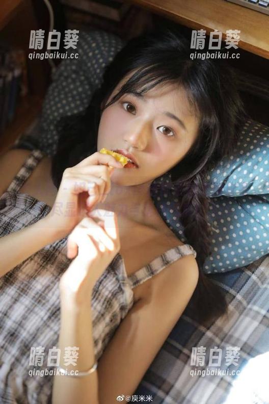 秀人网 - 妲己_toxic丝袜系列美图分享，尽显迷人魅力与优雅气质！.txt