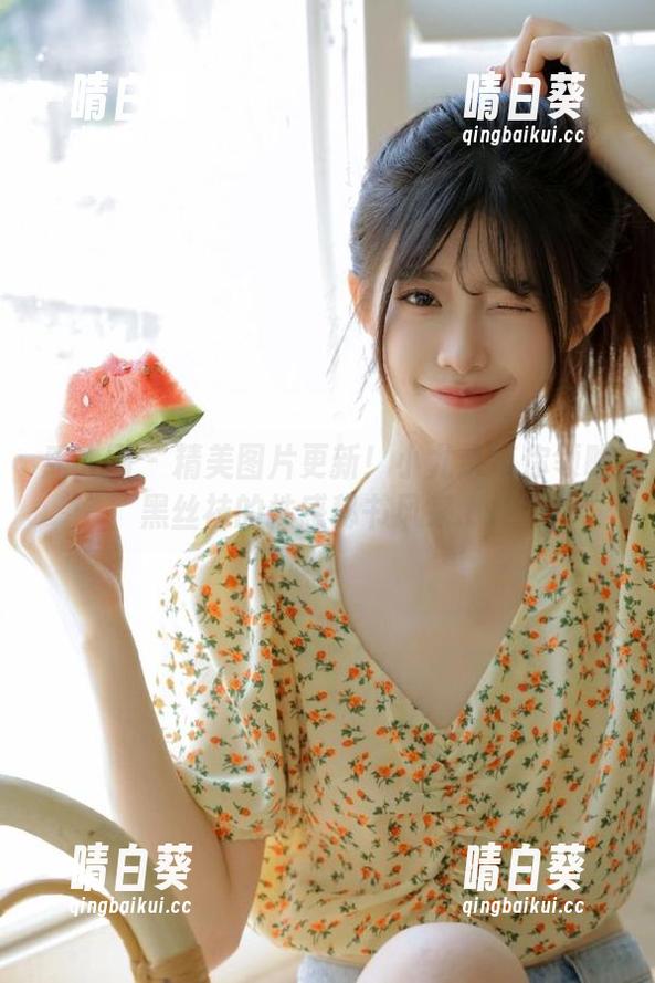 秀人网 - 精美图片更新！小尤奈带你领略黑丝袜的性感秘书风采.txt