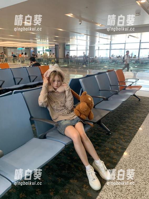 秀人网 - 小尤奈网袜定制图片，绝对让你惊喜连连，时尚风格无可挑剔！.txt
