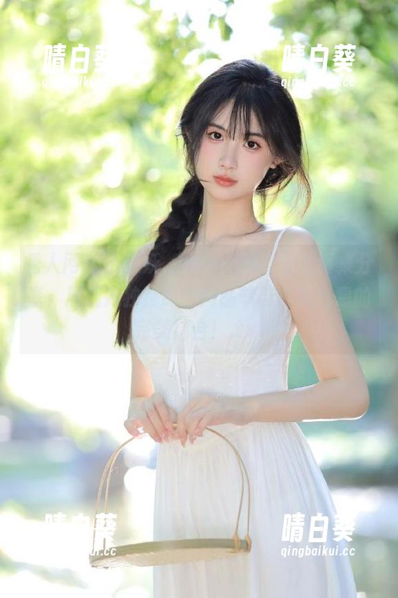 秀人网 - 小蛮妖_honey的制服写真集分享，展现她独特的时尚品味与青春气息的完美结合！.txt