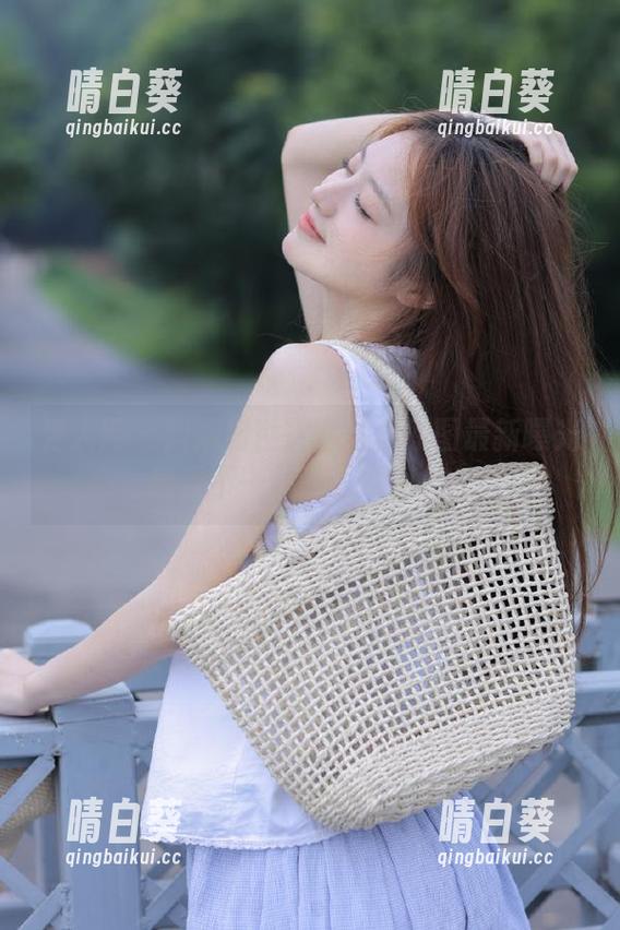 秀人网 - 抖娘利世镂空写真原图最新曝光，感受不一样的艺术视角.txt