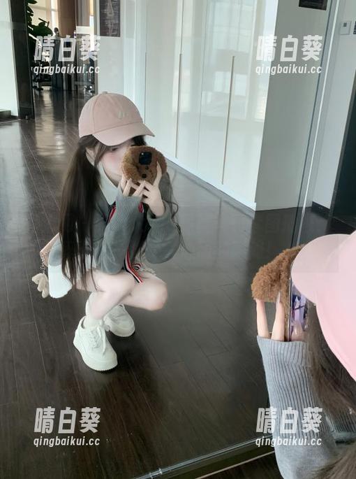 秀人网 - 晗大大Via黑丝写真套图播报：沉醉于每一张令人心动的瞬间！.txt