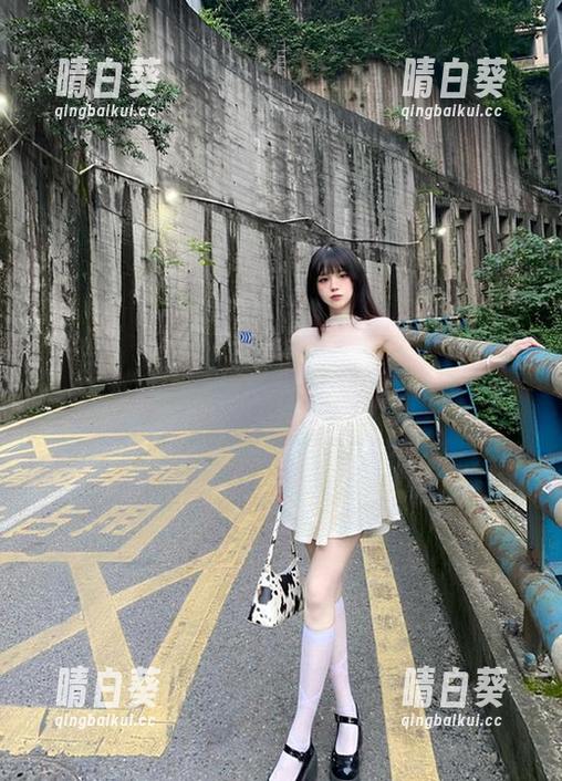秀人网 - 全新更新！甜妮最新黑丝作品集，展现迷人身姿与风格！.txt