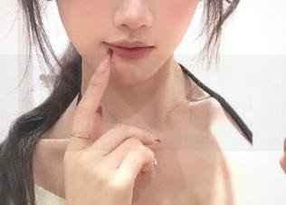 秀人网 – 精彩不断！白微Sera长腿作品集最新更新，展现她的无限风采！.txt