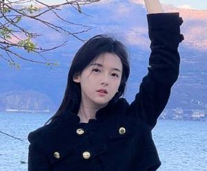 秀人网 – 高清程开心JK写真绝美合集：每一帧都是少女心的完美呈现.txt